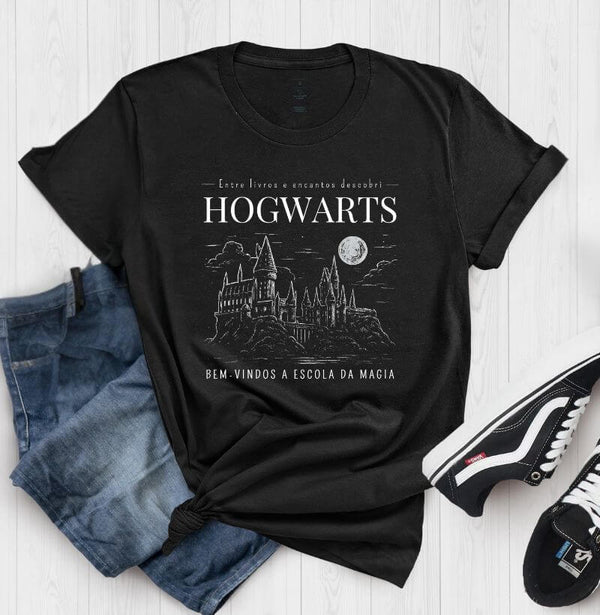 Camiseta Harry Potter Entre Livros e Encantos Descobri Hogwarts