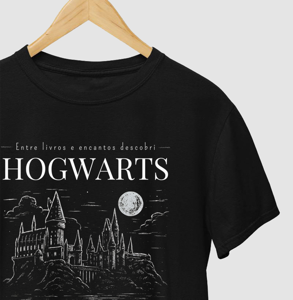 Camiseta Harry Potter Entre Livros e Encantos Descobri Hogwarts
