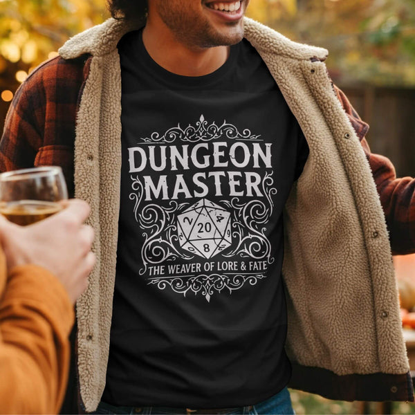 Camiseta RPG Dungeon Master The Weaver Of Lore And Fate