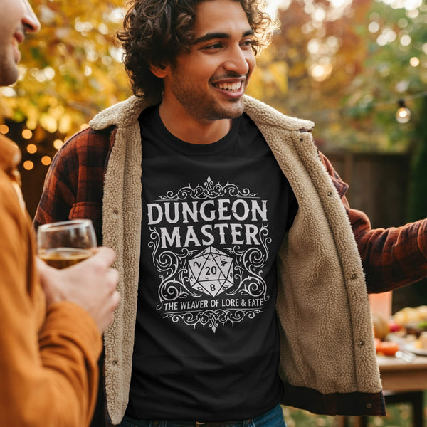 Camiseta RPG Dungeon Master The Weaver Of Lore And Fate
