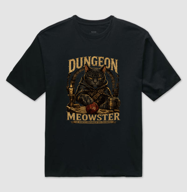 Camiseta RPG Dungeon Meowster A Sorte Favorece Os Felinos Oversized